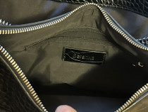 V&acirc;nd poșetă nu este nouă