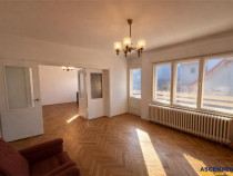 Nivel in vila, 4 camere, cu garaj, curte proprie, Central,