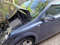 Opel Astra avariat