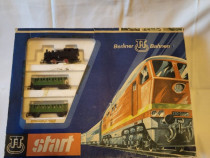 Trenulet electric-locomotiva plus 5 vagoane