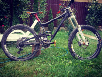 Bicicleta downhill Nukeproof