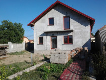 Casa cu mansarda plus 5 ari de teren Santana, Arad