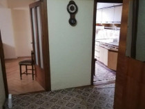 Apartament cu 3 camere decomandate Zona Ultracentrala