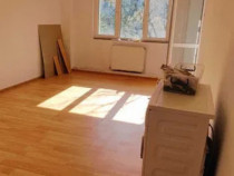 Apartament 4 camere - etajul 3 - Podu Roș, Liceul Racoviț?