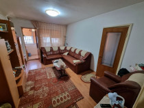 Bratianu scoala 8-apartament 2 camere parter cu balcon