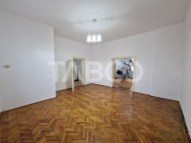 Apartament central 4 camere spatiu comercial garaj si pivnit