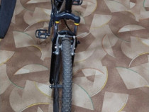 BICICLETA neagra MTB