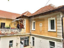 Apartament de vanzare, cu 4 camere, 80 mp, zona Cetate