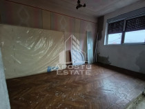 Casa P+1, toate utilitatile, garaj, necesita renovare, Gi...