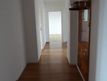 Inchiriez apartament de 4 camere, nemobilat, Nufarul, langa McDonald's