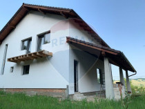 Casă nouă la Barajul Ighiș cu priveliște superbă!