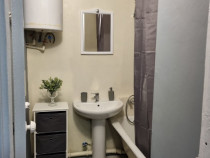 Garsoniera la etajul 1 zona Stupini