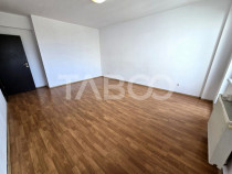 Apartament decomandat 3 camere balcon etaj 3 lift Mihai Vite