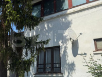 Casa rezidentiala de vanzare, cu 6 camere, 110 mp, zona Parc