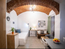 Clădire de patrimoniu din secolului XIX, de vanzare, zona