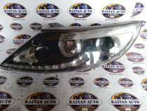 Far stanga cu xenon Kia Ceed Break 2014