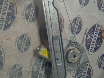 Macara geam dreapta fata Dacia Duster 2013