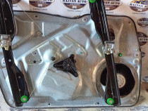 Macara geam dreapta fata Volkswagen Tiguan 2010