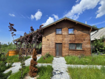 Cabană lemn cu 4 dormitoare, 120mp, teren intravilan de 125