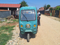 Triciclu electric cu semi cabină
