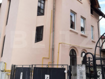 Casa de vanzare, cu 10 camere, suprafata utila 310 mp, zona