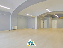 Spațiu comercial de închiriat cu 3 camere pe Bulevardul Revoluției