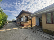 Casa traditionala, 4 cam + Anexe, 2500 mp.teren, D=15 ml. Milcov -Ulmi