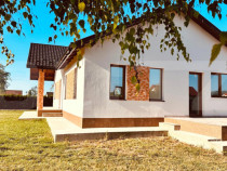 Casa cocheta de vanzare, cu 3 camere, zona Ciurea