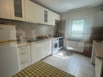 Apartament cu 4 camere decomandate, 2 balcoane, 2 bai, etaj