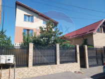 Casă / Vilă cu 9 camere de vânzare în zona 1 Mai