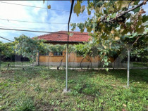 Doua casa de vanzare, teren intravilan 1773 mp, zona Stoloja