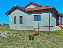 Casă cu 4 camere de v&acirc;nzare &icirc;n F&acirc;nt&acirc;nele &ndash; cartier nou de case