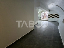 Spatiu comercial de vanzare 55 mp curte parcare zona Central