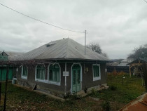 Casa Bodesti 50mp 2 camere bucataria anexe la sosea cu 1500mp teren