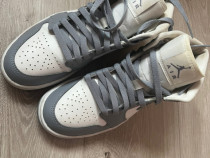 Jordan 1 mid stealth femei