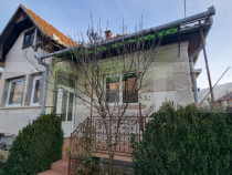 COMISION 0!Casa cu 2 apartamente, 210 mp, 1350 mp teren, in