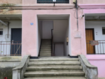 Garsoniera Savinesti spatioasa in zona curată