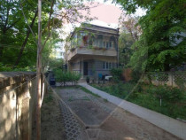 Casă / Vilă cu 11 camere de vânzare în zona Iancului
