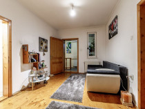 Casă solidă din cărămidă l&acirc;ngă Malul Mureșului cu...