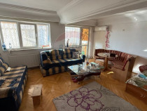 Apartament cu 4 camere de vânzare și boxă 12 mp zonă ...
