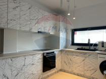 Vilă cu 4 camere de v&acirc;nzare in Liziera de Lac