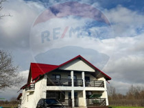 Vilă cu 7 camere de v&acirc;nzare+teren 2200 mp, Darza-Crevedia