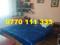 - Apartament 3 camere decomandat, zona Vidin.