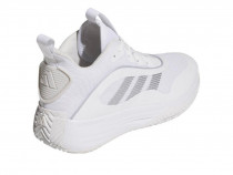 Adidasi noi cu eticheta