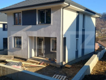 Casa cu 4 camere, 118 mp, zona Podul Jelnei