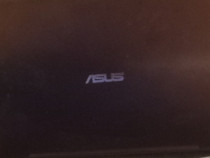 Leptop ASUS Windows 10 &icirc;ncărcătorul lui