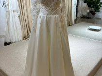 Rochie de mireasă, nouă, necununată.