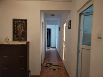 Apartament 3 camere &icirc;n V&acirc;nju Mare central