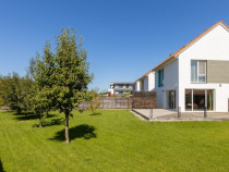 Casa individuala cu 4 camere, 120 mp util plus curte de 700