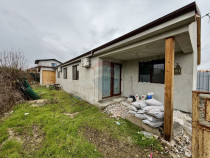 Casă cu 4 camere de v&acirc;nzare